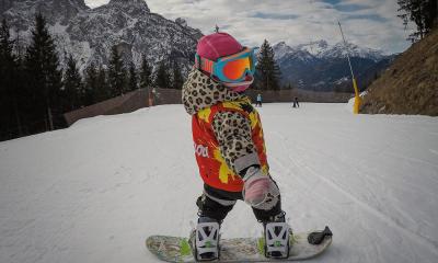 dzieci na snowboardzie